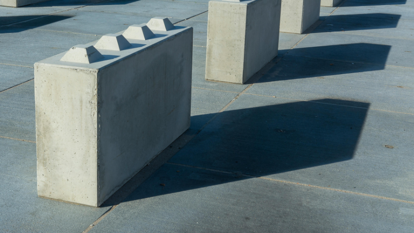 Blocos de concreto de alta resistência: orientações técnicas para o uso em estruturas modernas Guia técnico de Valderci Malagosini Machado sobre o uso de blocos de concreto de alta resistência em estruturas modernas.