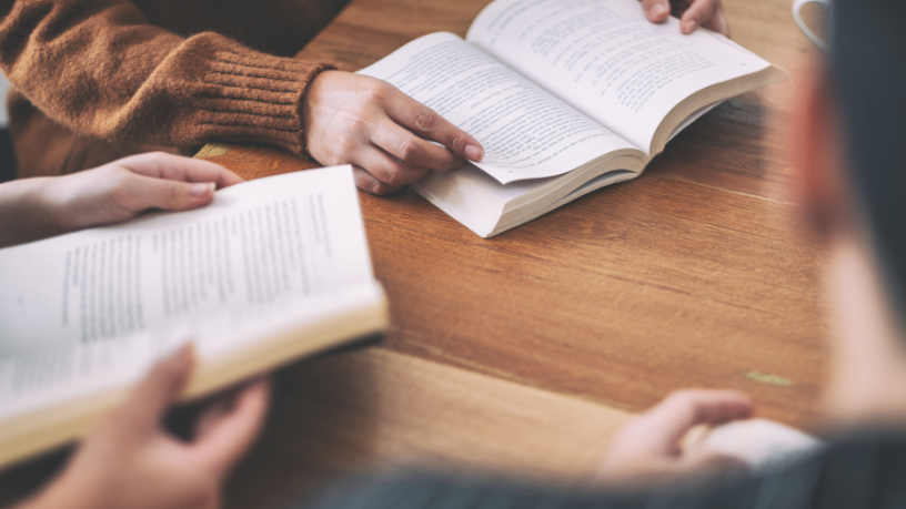 Por que os livros paradidáticos transformam a relação do aluno com o conhecimento? Descubra o impacto real na aprendizagem Sigma Educação e Tecnologia Ltda